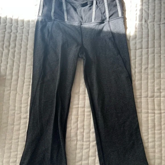 Lululemon Gray and Black Cropped Leggings - Picture 4 of 6